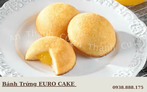 Bánh trứng Euro Cake Thái Lan với lớp vỏ mềm mịn và phần nhân kem béo ngậy bên trong.